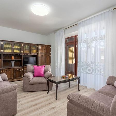 Apartment Lazzarich With Terrace Porec Esterno foto