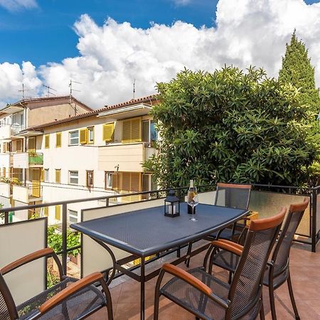 Apartment Lazzarich With Terrace Porec Esterno foto