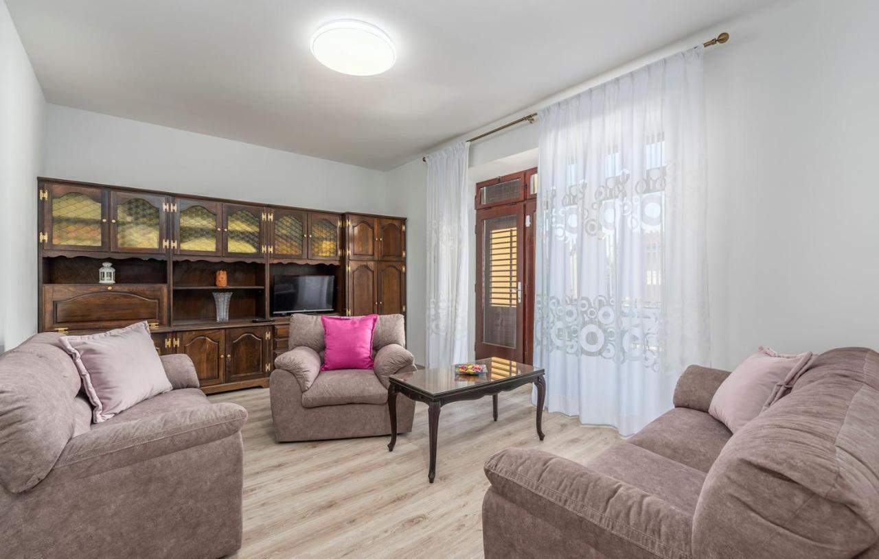 Apartment Lazzarich With Terrace Porec Esterno foto