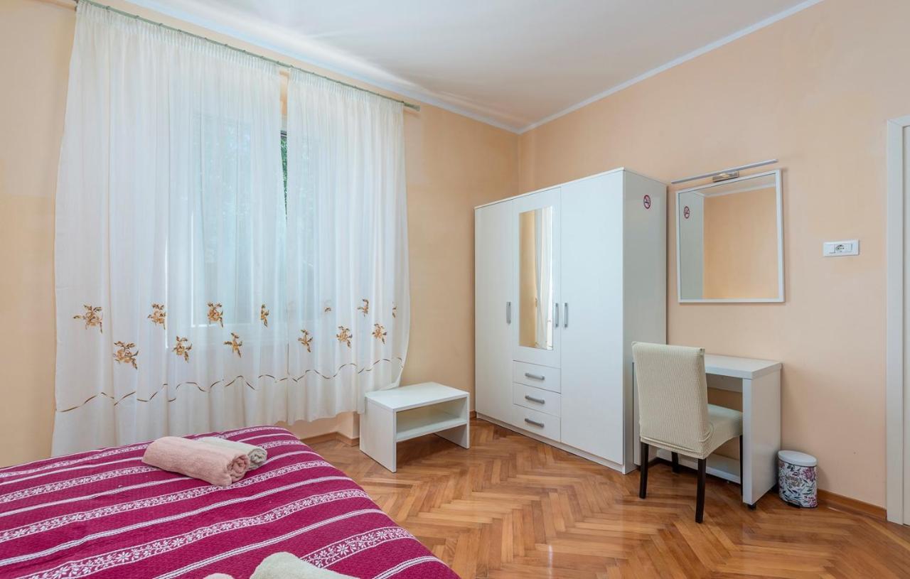 Apartment Lazzarich With Terrace Porec Esterno foto