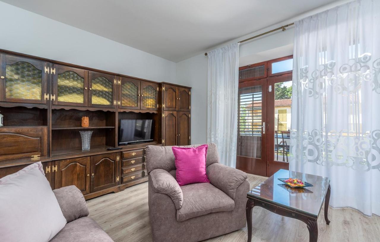 Apartment Lazzarich With Terrace Porec Esterno foto