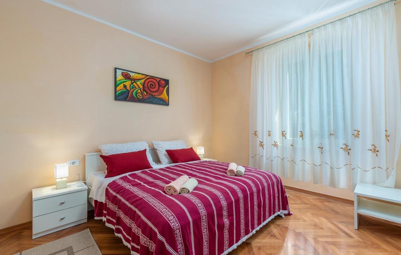 Apartment Lazzarich With Terrace Porec Esterno foto