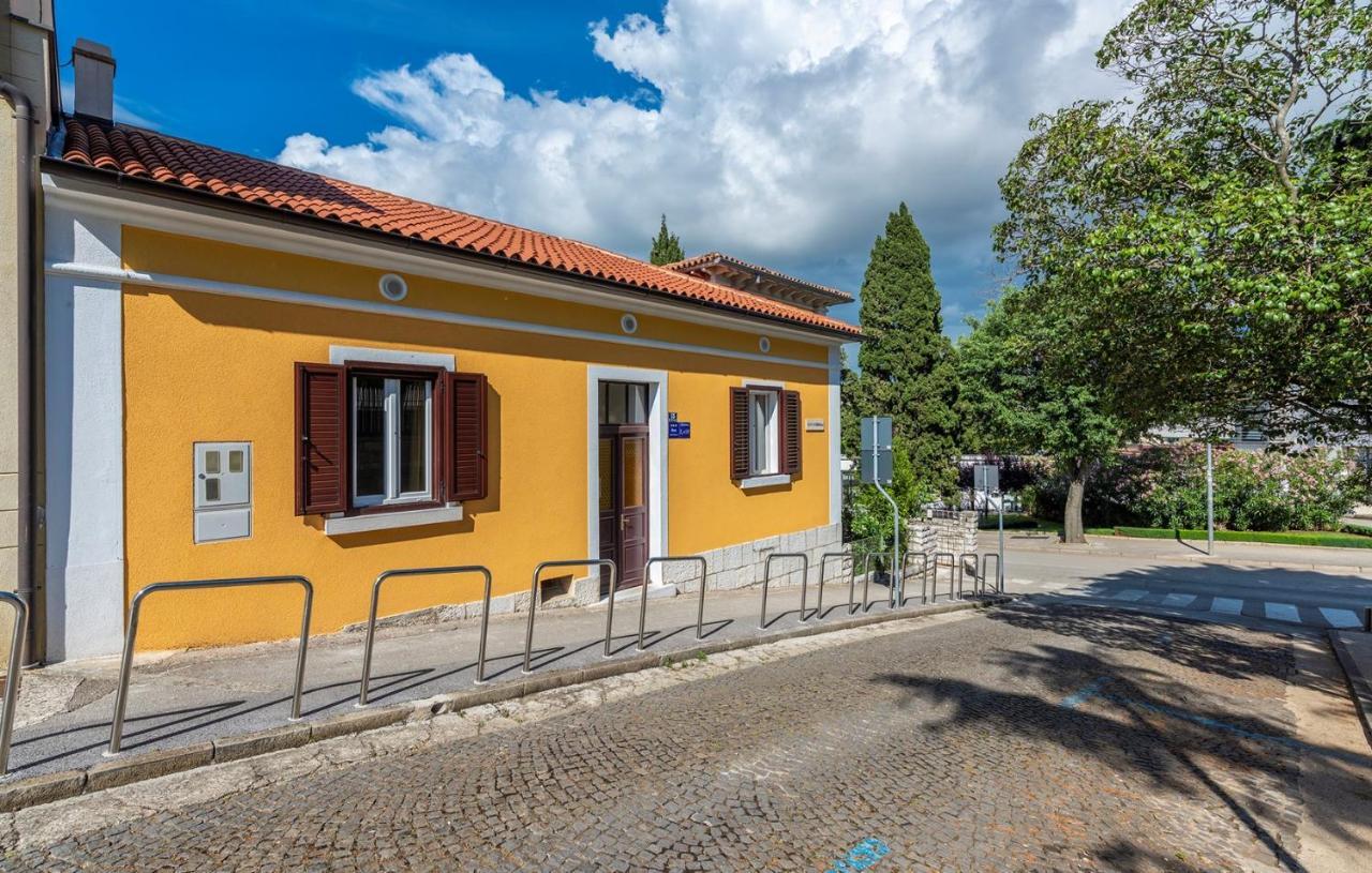 Apartment Lazzarich With Terrace Porec Esterno foto