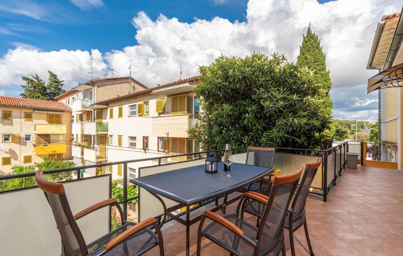 Apartment Lazzarich With Terrace Porec Esterno foto