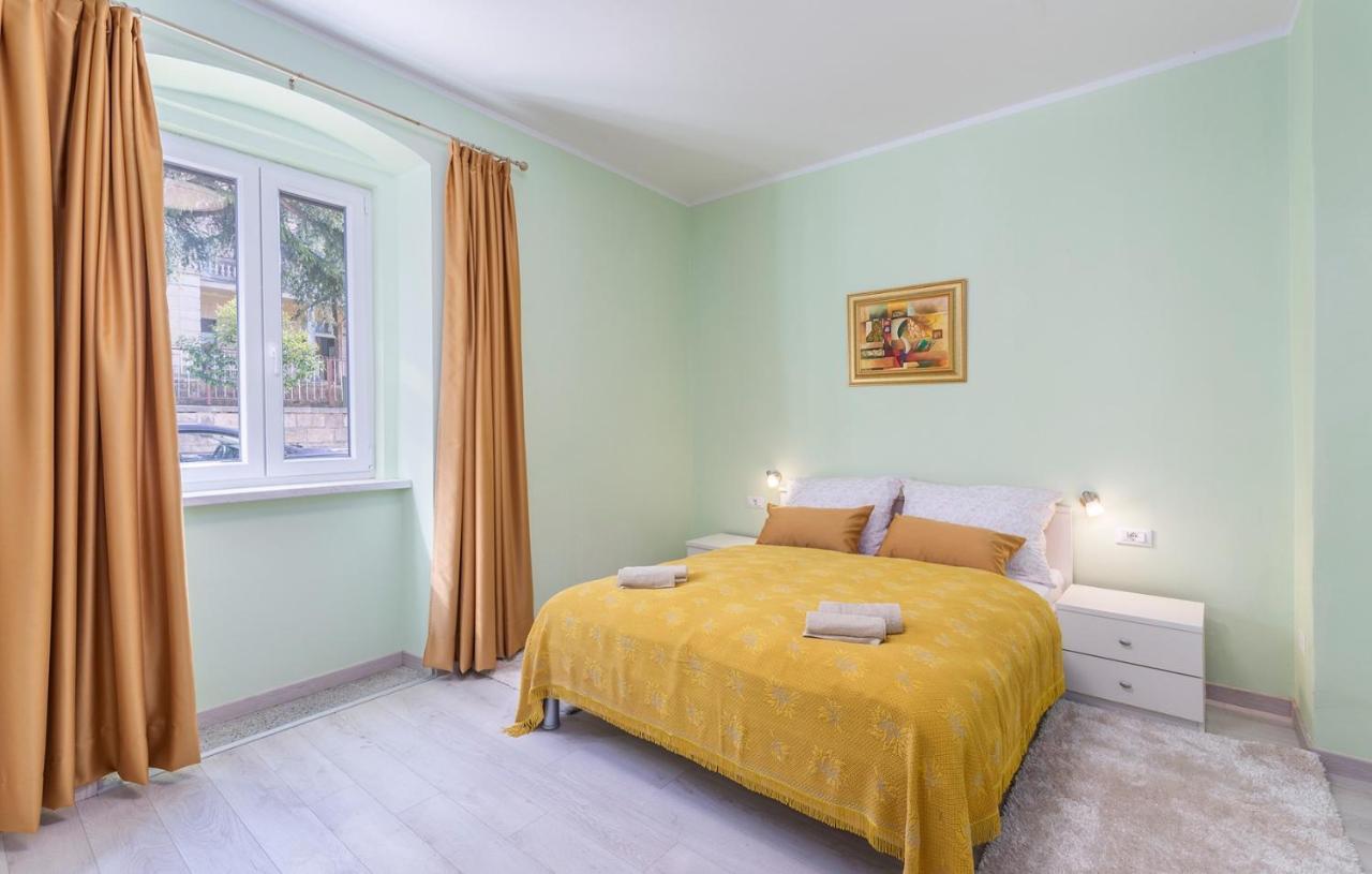 Apartment Lazzarich With Terrace Porec Esterno foto