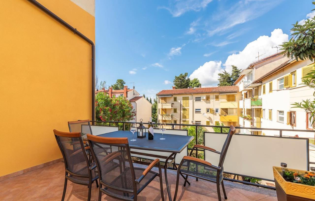 Apartment Lazzarich With Terrace Porec Esterno foto