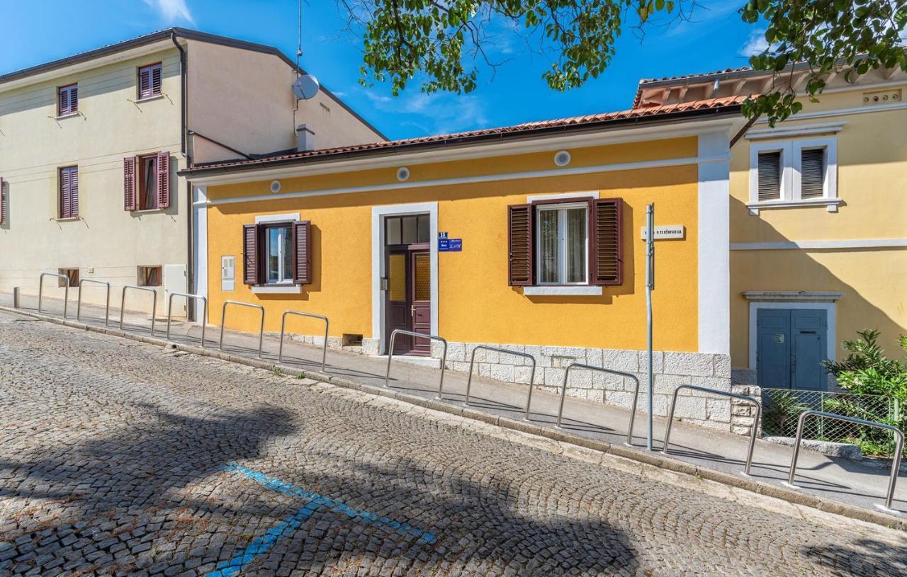 Apartment Lazzarich With Terrace Porec Esterno foto